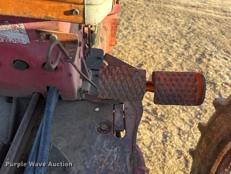 image for item FG2520 1961 McCormick Farmall 560 tractor