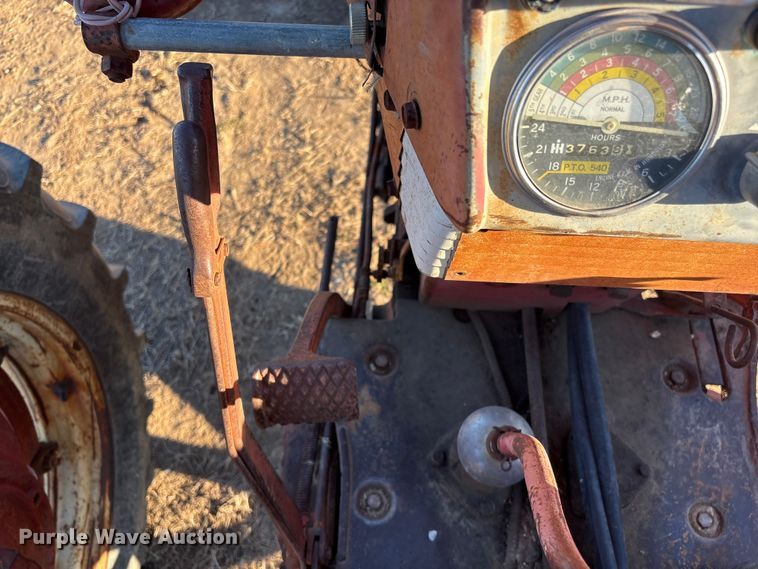 image for item FG2520 1961 McCormick Farmall 560 tractor