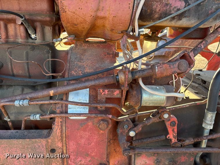 image for item FG2520 1961 McCormick Farmall 560 tractor