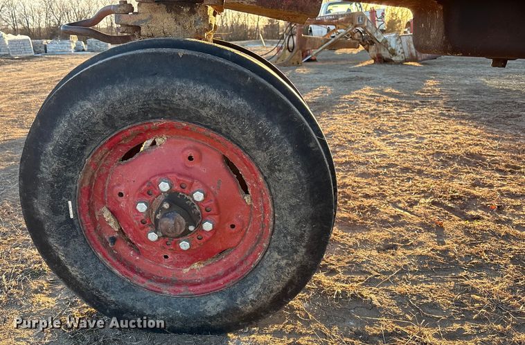 image for item FG2520 1961 McCormick Farmall 560 tractor