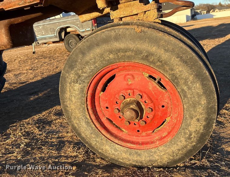 image for item FG2520 1961 McCormick Farmall 560 tractor