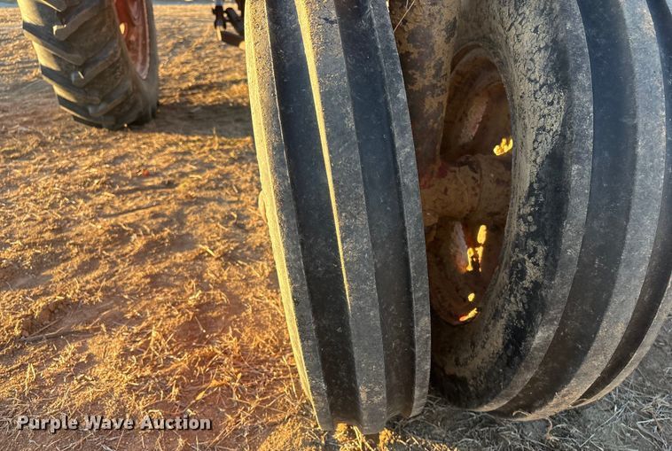 image for item FG2520 1961 McCormick Farmall 560 tractor