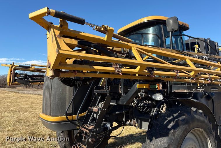 image for item FG2526 2013 Rogator RG900 sprayer