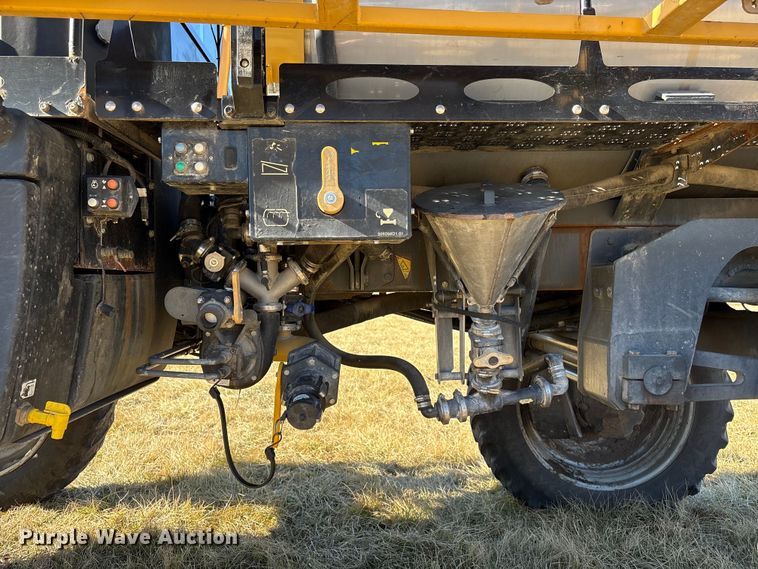 image for item FG2526 2013 Rogator RG900 sprayer