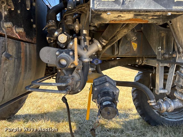 image for item FG2526 2013 Rogator RG900 sprayer