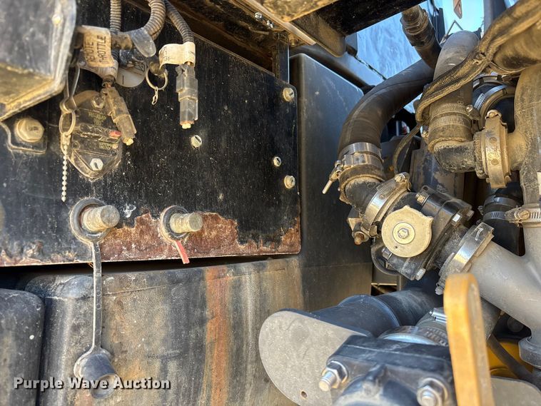 image for item FG2526 2013 Rogator RG900 sprayer