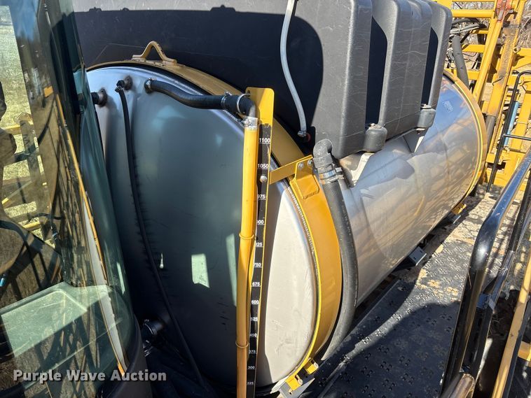 image for item FG2526 2013 Rogator RG900 sprayer