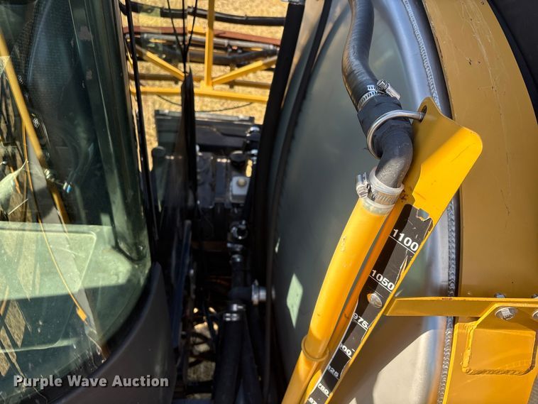 image for item FG2526 2013 Rogator RG900 sprayer