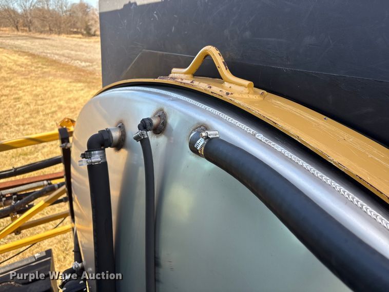 image for item FG2526 2013 Rogator RG900 sprayer