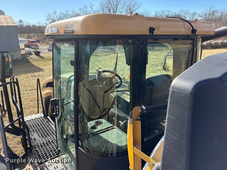 image for item FG2526 2013 Rogator RG900 sprayer