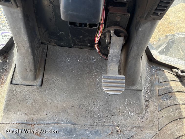 image for item FG2526 2013 Rogator RG900 sprayer