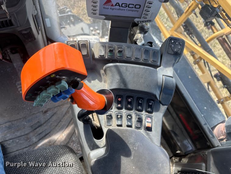 image for item FG2526 2013 Rogator RG900 sprayer