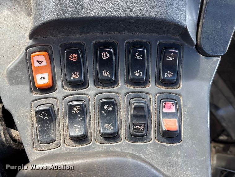 image for item FG2526 2013 Rogator RG900 sprayer