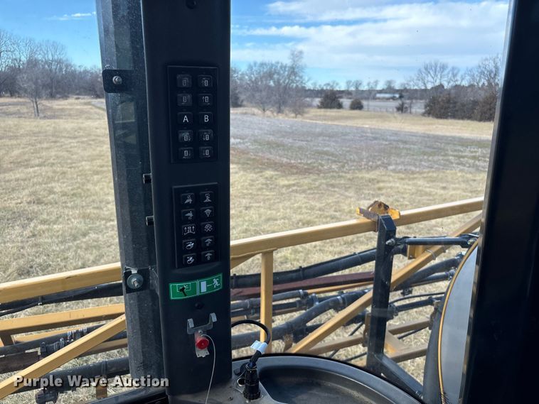 image for item FG2526 2013 Rogator RG900 sprayer