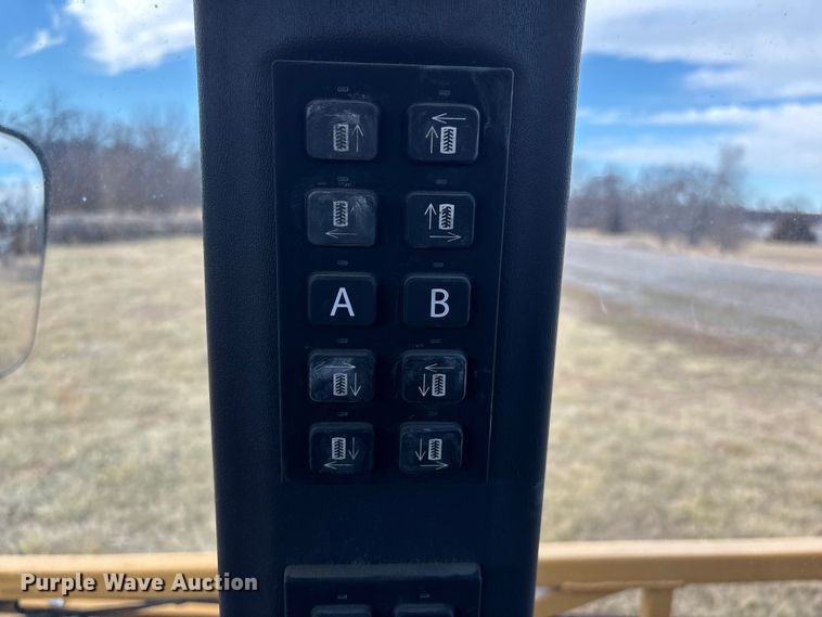 image for item FG2526 2013 Rogator RG900 sprayer