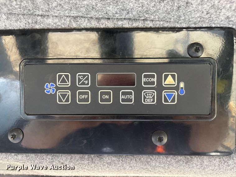 image for item FG2526 2013 Rogator RG900 sprayer