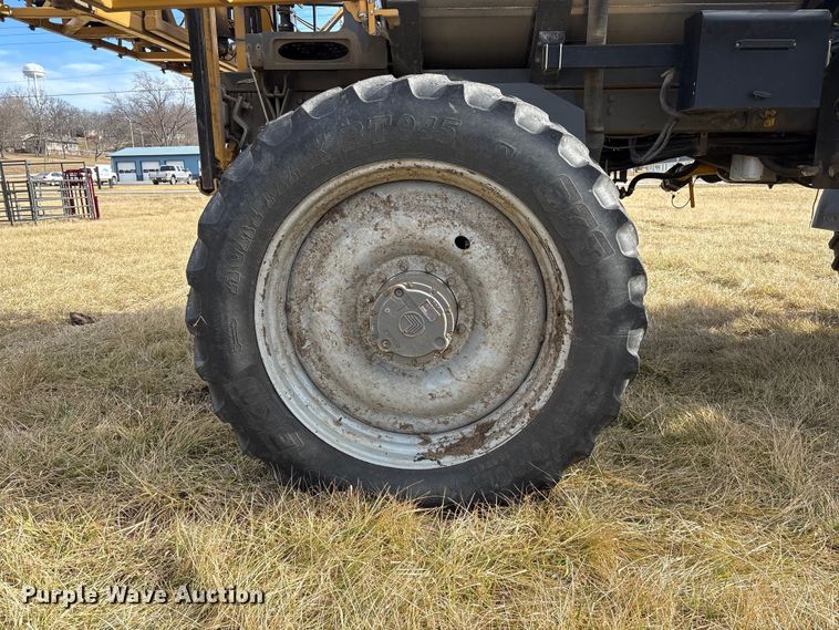 image for item FG2526 2013 Rogator RG900 sprayer