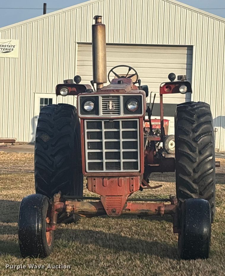 image for item FI0112 1974 International Harvester Farmall 966 tractor