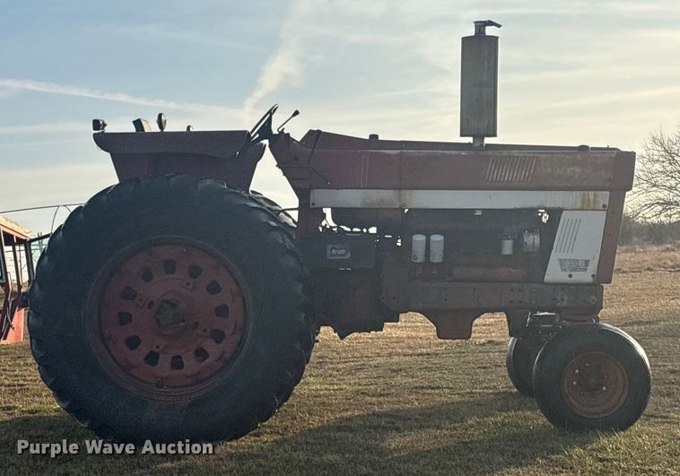 image for item FI0112 1974 International Harvester Farmall 966 tractor