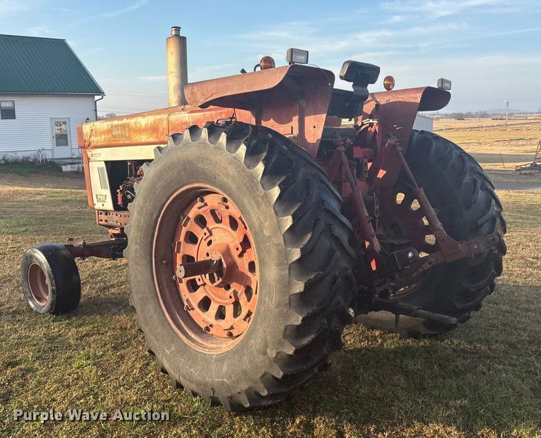 image for item FI0112 1974 International Harvester Farmall 966 tractor