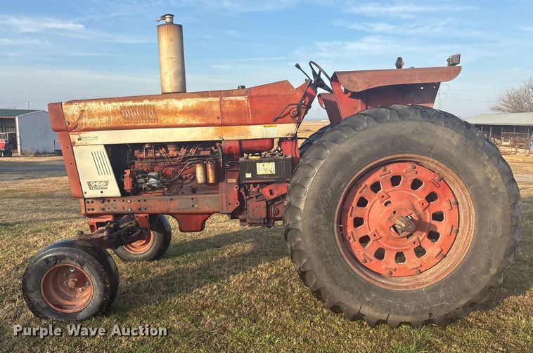 image for item FI0112 1974 International Harvester Farmall 966 tractor
