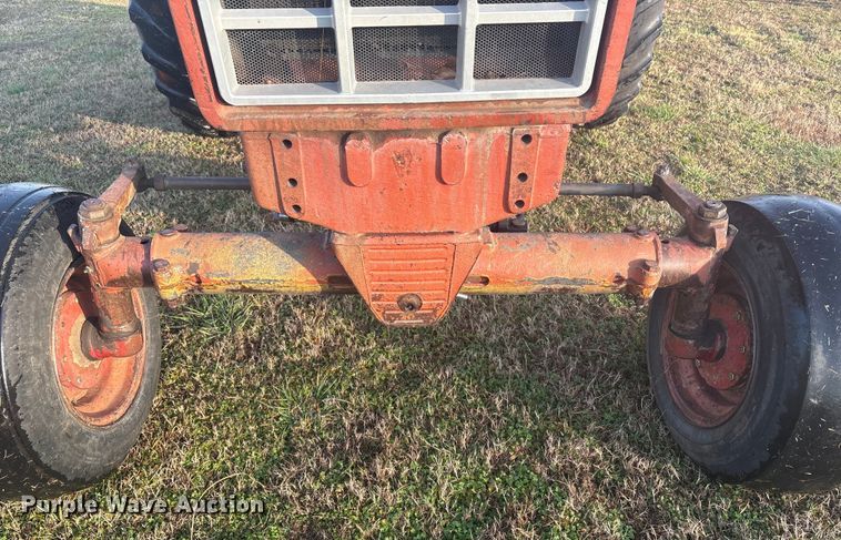 image for item FI0112 1974 International Harvester Farmall 966 tractor