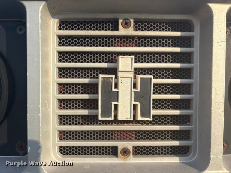 image for item FI0112 1974 International Harvester Farmall 966 tractor