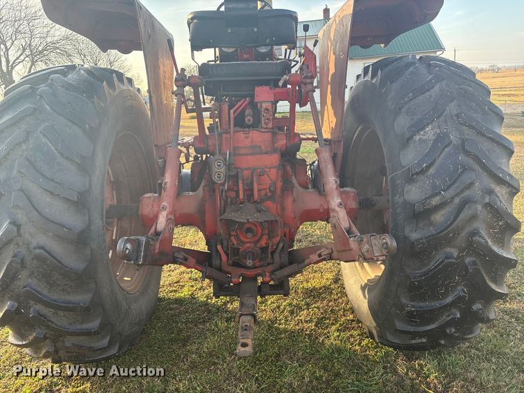 image for item FI0112 1974 International Harvester Farmall 966 tractor