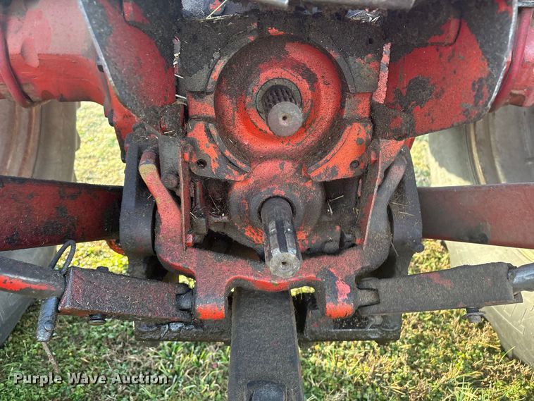 image for item FI0112 1974 International Harvester Farmall 966 tractor