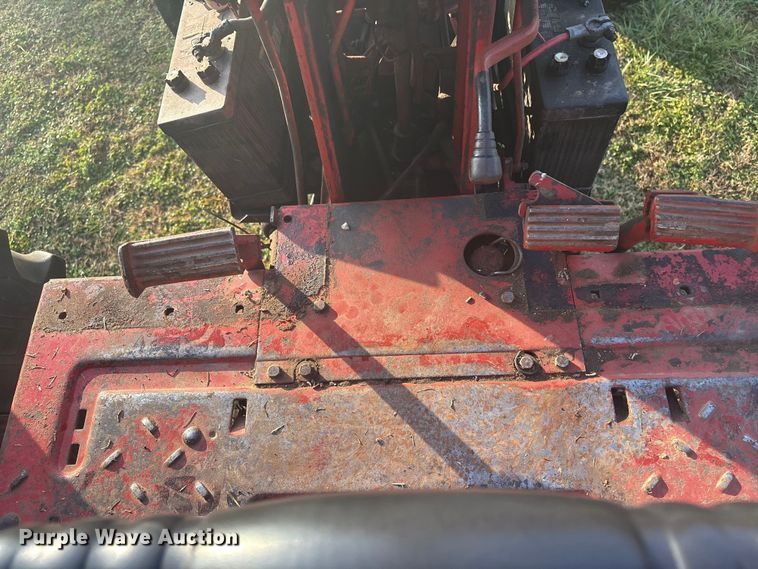 image for item FI0112 1974 International Harvester Farmall 966 tractor