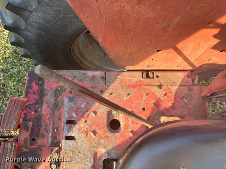 image for item FI0112 1974 International Harvester Farmall 966 tractor