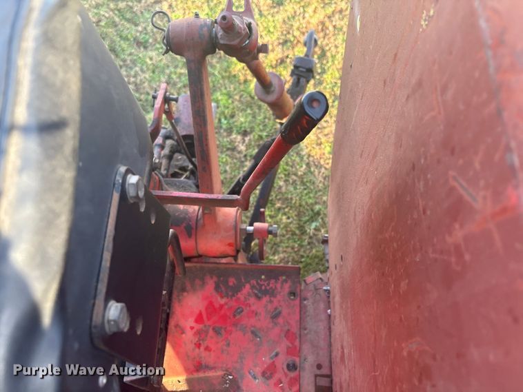 image for item FI0112 1974 International Harvester Farmall 966 tractor