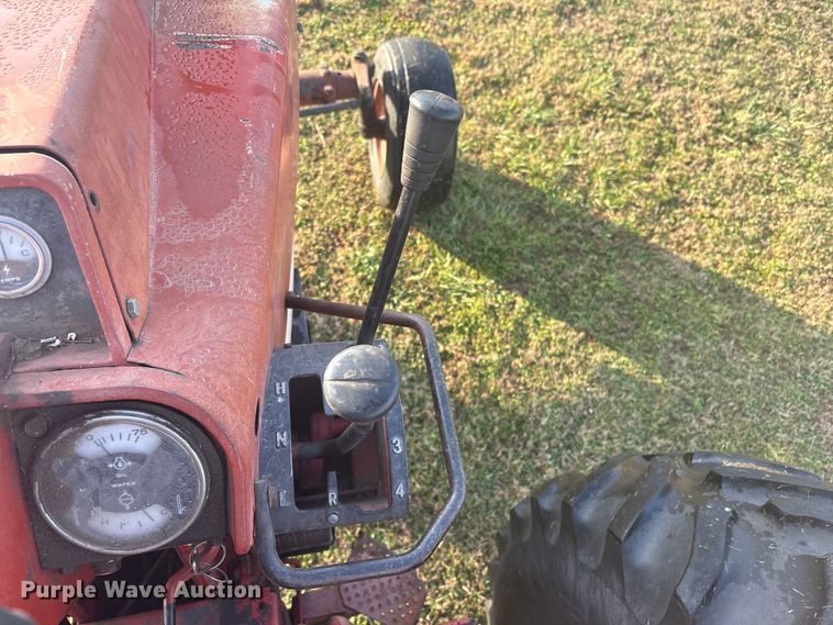 image for item FI0112 1974 International Harvester Farmall 966 tractor