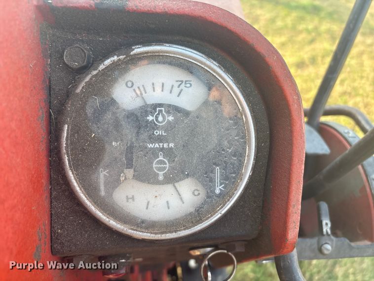 image for item FI0112 1974 International Harvester Farmall 966 tractor