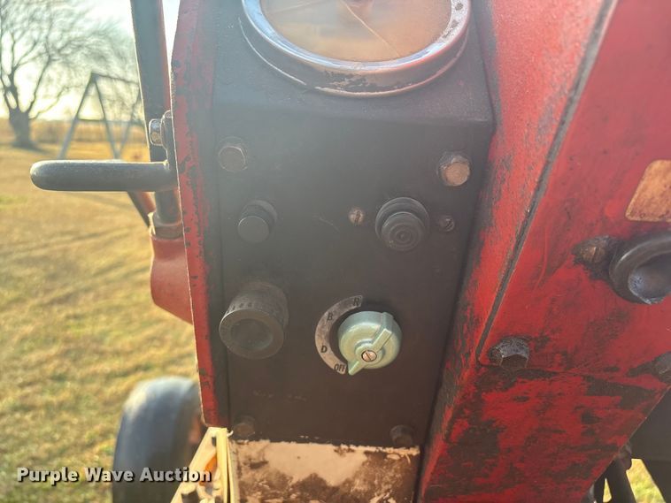 image for item FI0112 1974 International Harvester Farmall 966 tractor