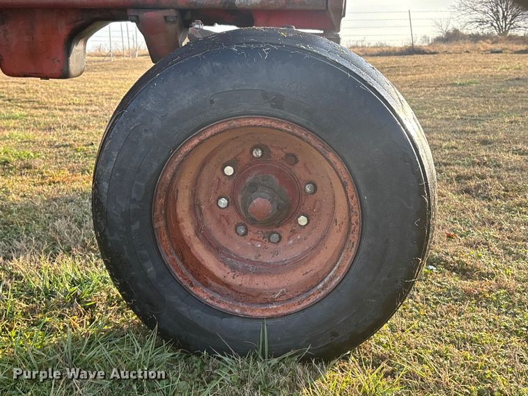 image for item FI0112 1974 International Harvester Farmall 966 tractor