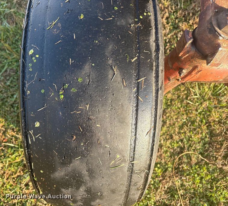 image for item FI0112 1974 International Harvester Farmall 966 tractor