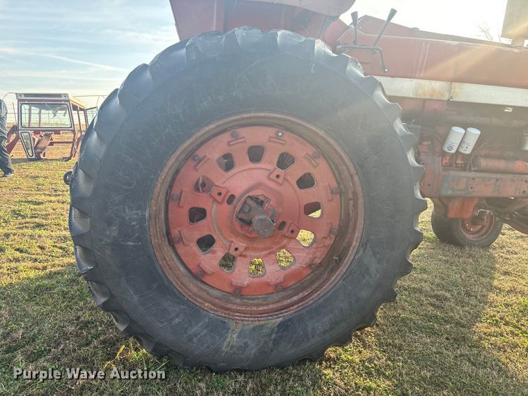 image for item FI0112 1974 International Harvester Farmall 966 tractor