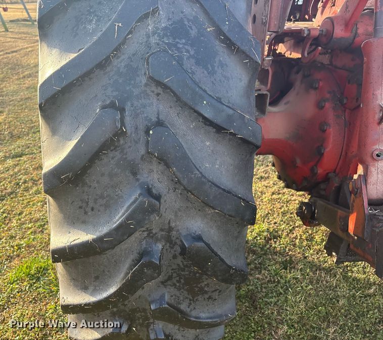 image for item FI0112 1974 International Harvester Farmall 966 tractor