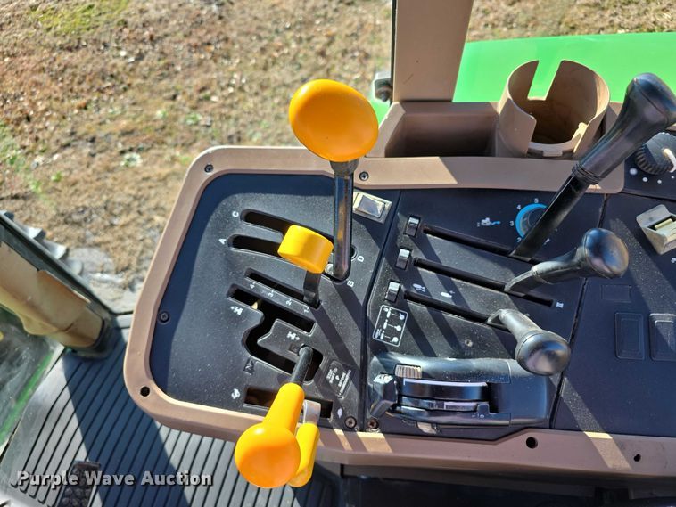 image for item FI0780 1998 John deere 7410 MFWD tractor