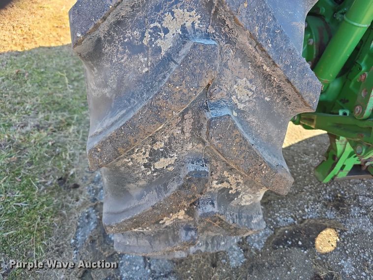 image for item FI0780 1998 John deere 7410 MFWD tractor