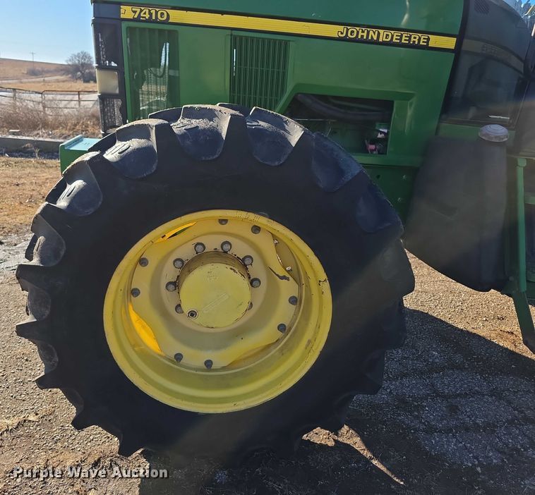 image for item FI0780 1998 John deere 7410 MFWD tractor
