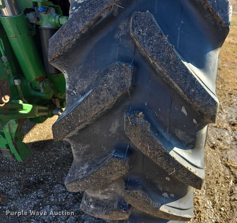 image for item FI0780 1998 John deere 7410 MFWD tractor