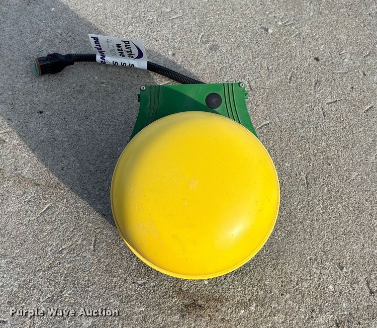 image for item FI1601 John Deere StarFire 3000 GPS receiver