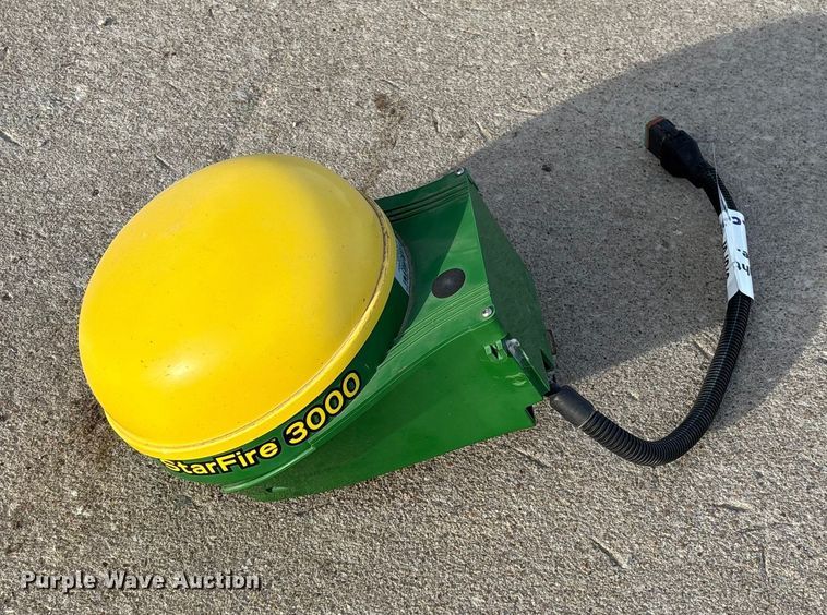 image for item FI1601 John Deere StarFire 3000 GPS receiver