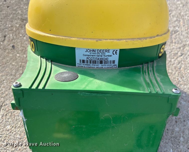 image for item FI1601 John Deere StarFire 3000 GPS receiver