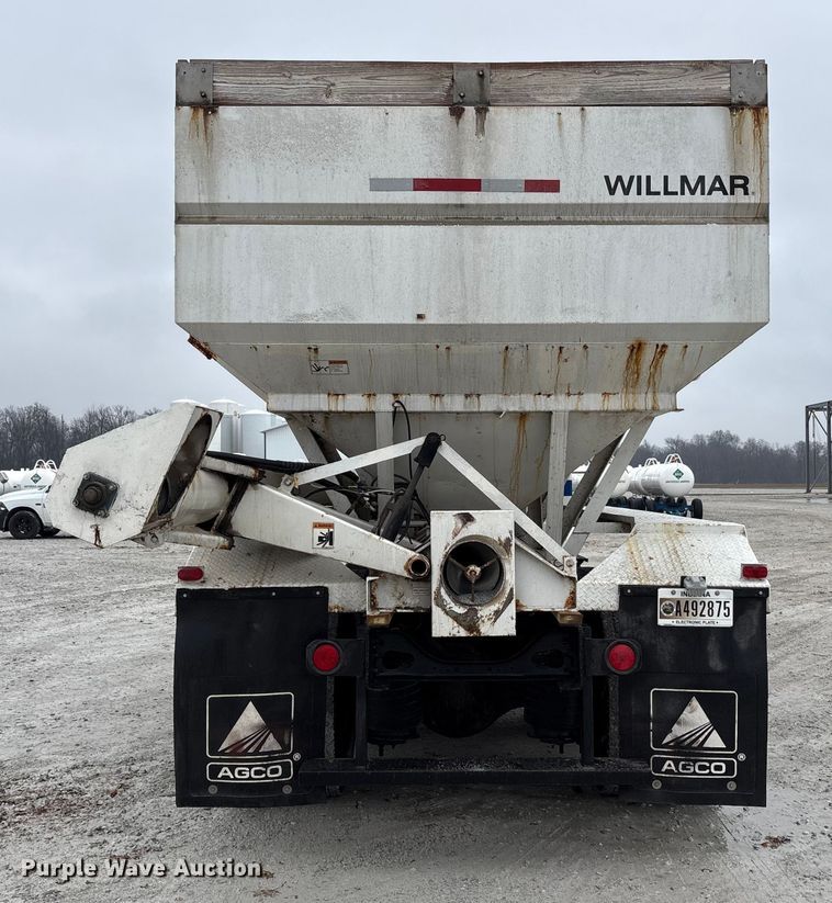 image for item FK1062 2003 International 4400 feed delivery truck