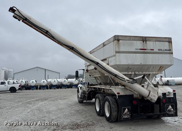 image for item FK1062 2003 International 4400 feed delivery truck