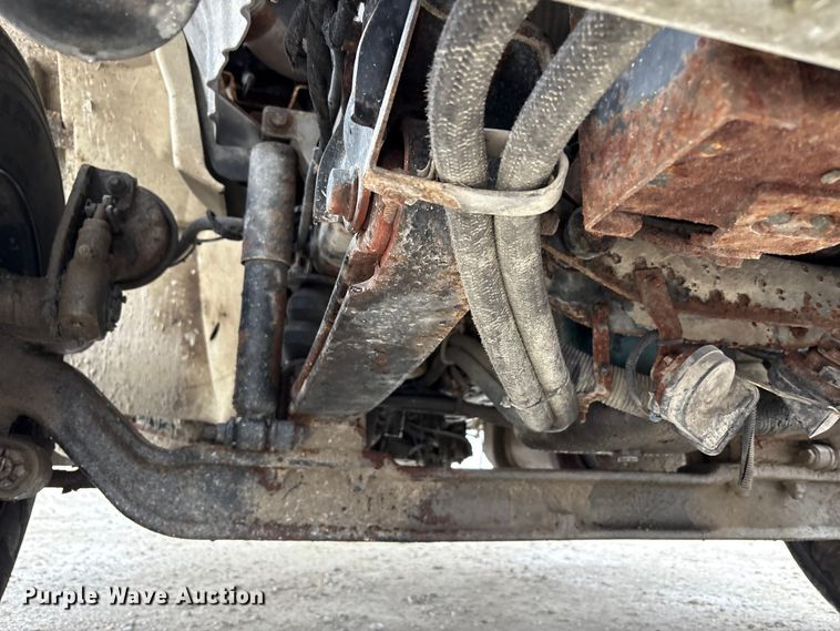 image for item FK1062 2003 International 4400 feed delivery truck