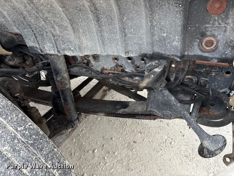 image for item FK1062 2003 International 4400 feed delivery truck